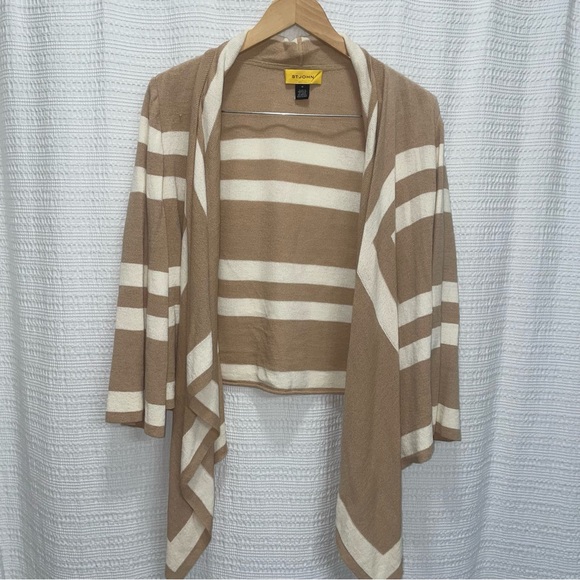 St. John Sweaters - St John cardigan wrap